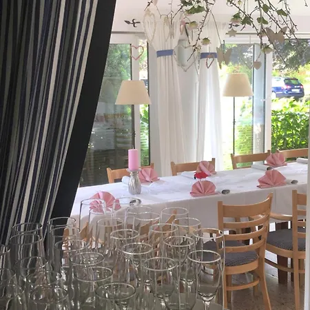 Πανσιόν A Restaurace Filip Ii 3*