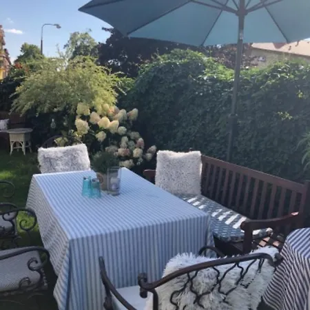 A Restaurace Filip Ii Гостьовий будинок 3*